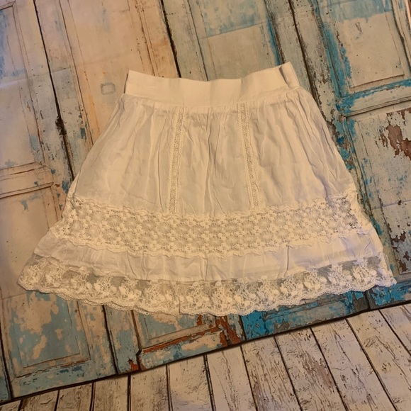 Timing Dresses & Skirts - White mini skirt by Timing
